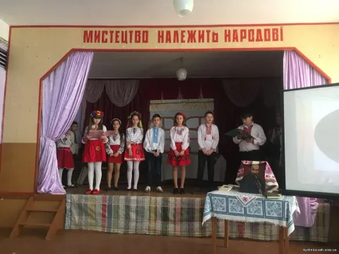 Фото 1 з 11: Тиждень української мови та літератури