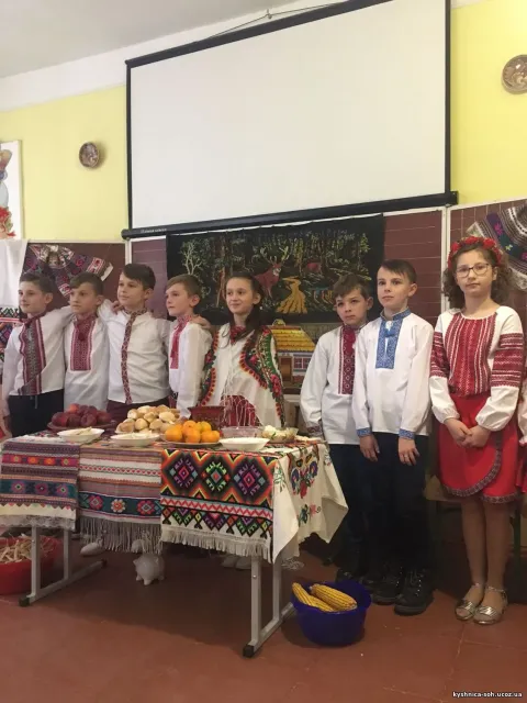 Фото 1 з 12: свято "Андріївські вечорниці"