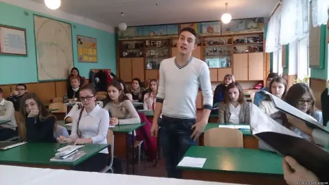 Фото 2 з 7: Виховна година "Шануй свого батька і матір свою"