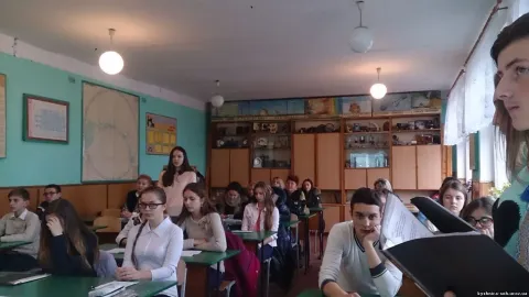 Фото 4 з 7: Виховна година "Шануй свого батька і матір свою"