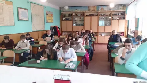 Фото 6 з 7: Виховна година "Шануй свого батька і матір свою"