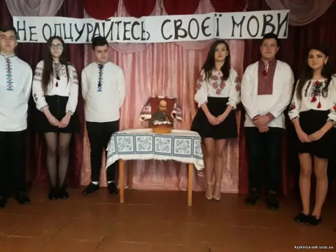 Фото 7 з 11: Тиждень української мови та літератури
