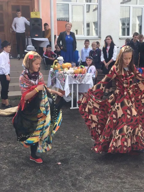 Фото 8 з 10: Свято осені