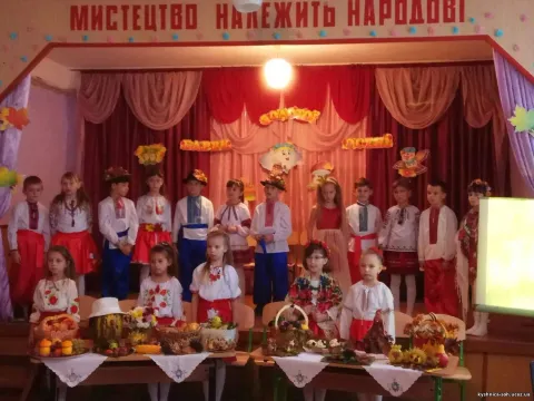 Фото 8 з 8: Свято осені