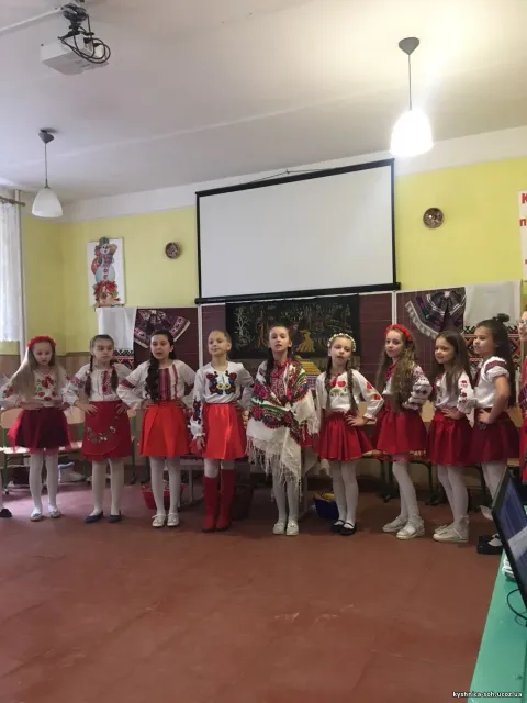 Фото 9 з 12: свято "Андріївські вечорниці"